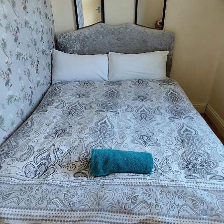 Two Bedroom Flat St Andrews Road ลอนดอน ภายนอก รูปภาพ