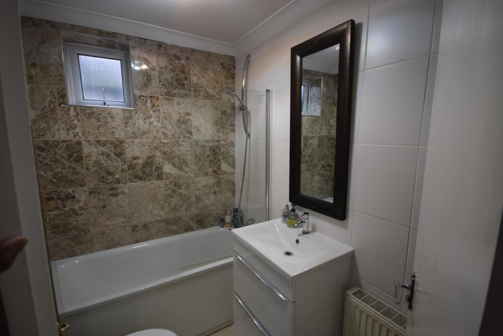 Two Bedroom Flat St Andrews Road ลอนดอน ภายนอก รูปภาพ