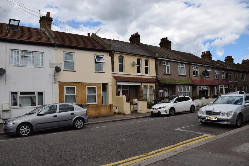 Two Bedroom Flat St Andrews Road ลอนดอน ภายนอก รูปภาพ