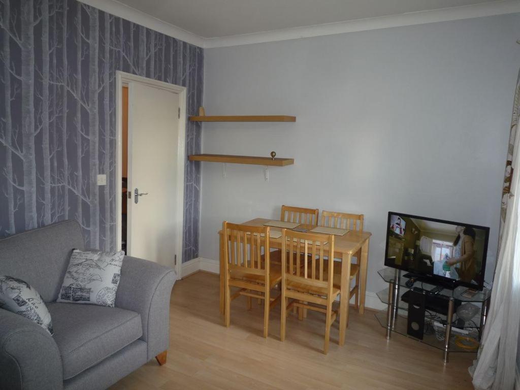 Two Bedroom Flat St Andrews Road ลอนดอน ภายนอก รูปภาพ